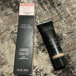 Mary Kay Luminous 3D foundation